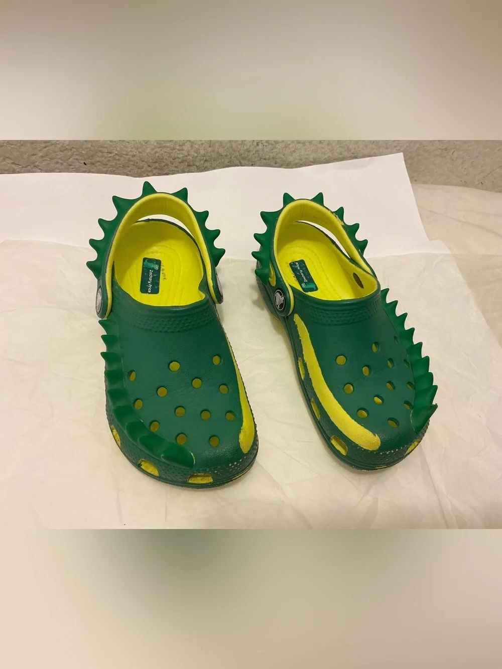 CROCS Toddler Green spikes and Yellow Dino-Trim Clog C10